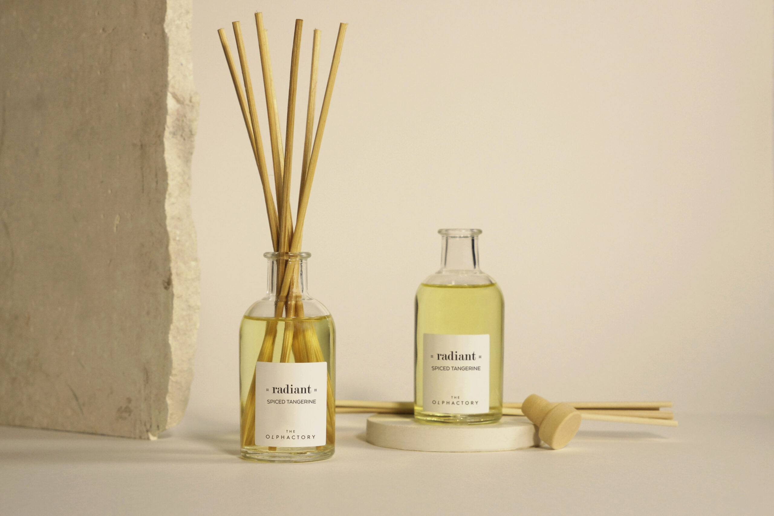Difusor de Varillas- The Olphactory - Spiced Tangerine · radiant · Aromatizante Cítrico para Hogar - Imagen 3